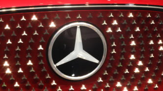Calo Dei Ricavi Per Mercedes B
