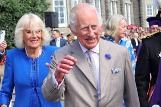 Carlo E Camilla Verso Il Vatic
