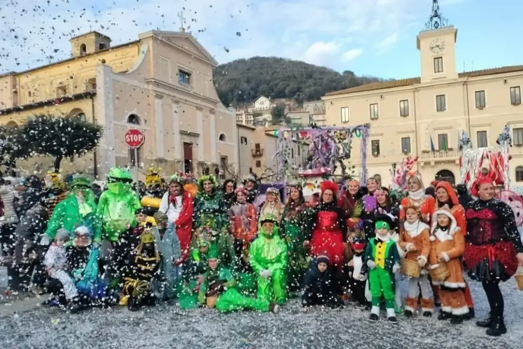 Carnevale Ad Allumiere3A Sfilat