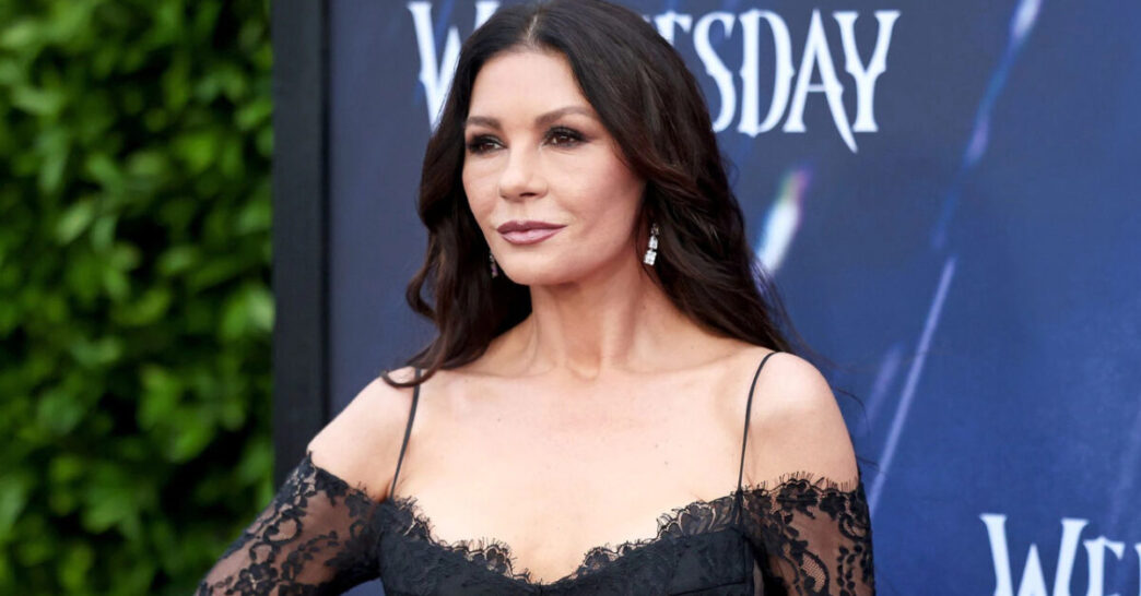 Catherine Zeta Jones Torna In