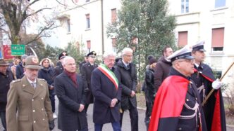 Cerimonia A Bolzano Per Il Gio