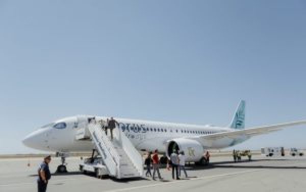 Cyprus Airways Lancia Un Colle