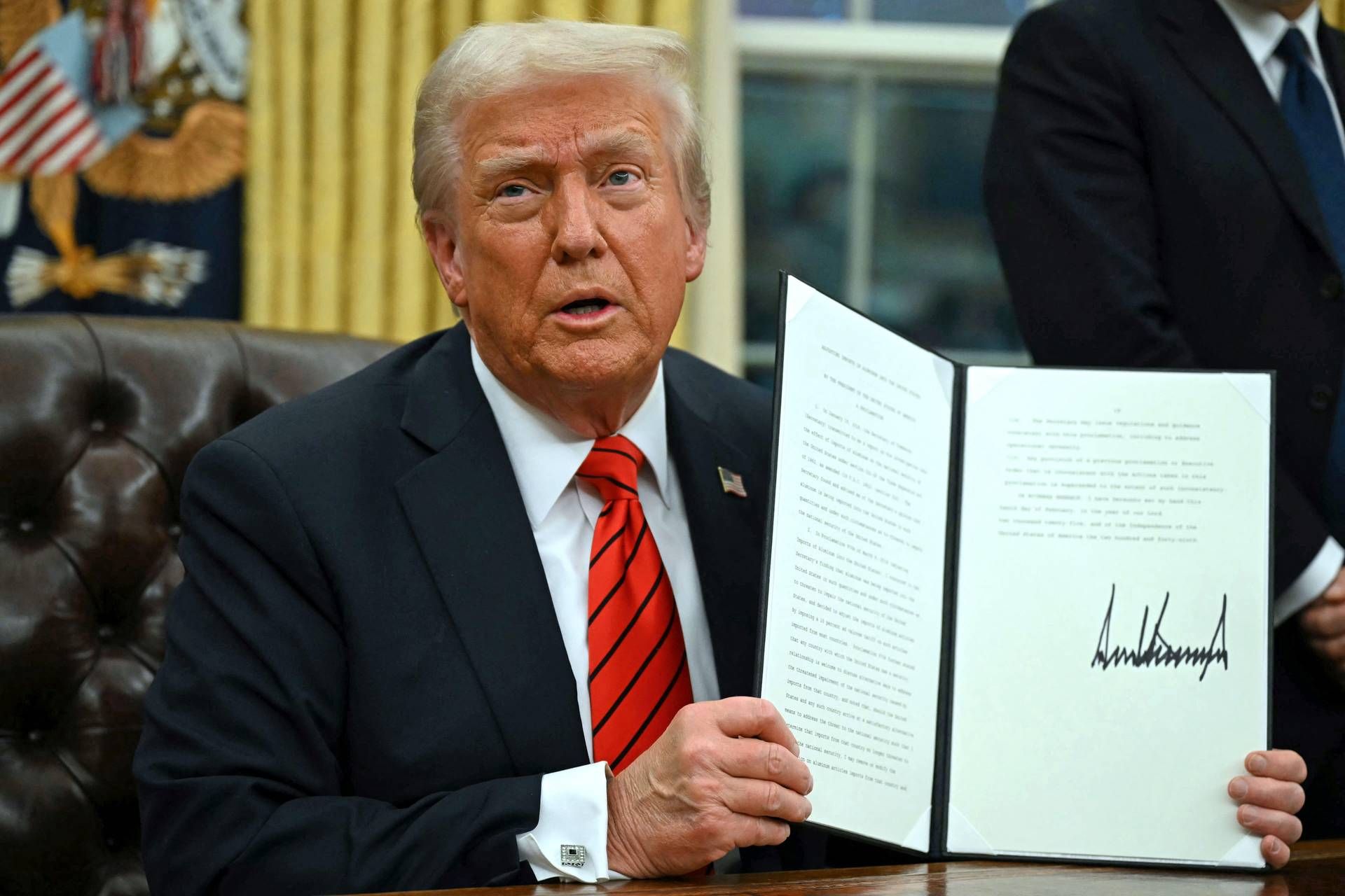 Donald Trump Lancia La Gold Ca