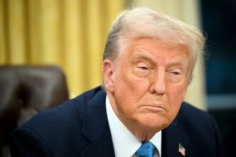 Donald Trump Sospende I Dazi3A