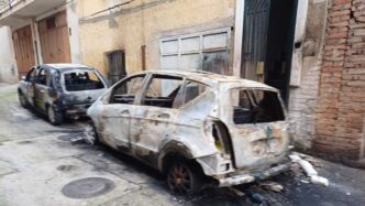 Due Incendi Distruggono Auto N