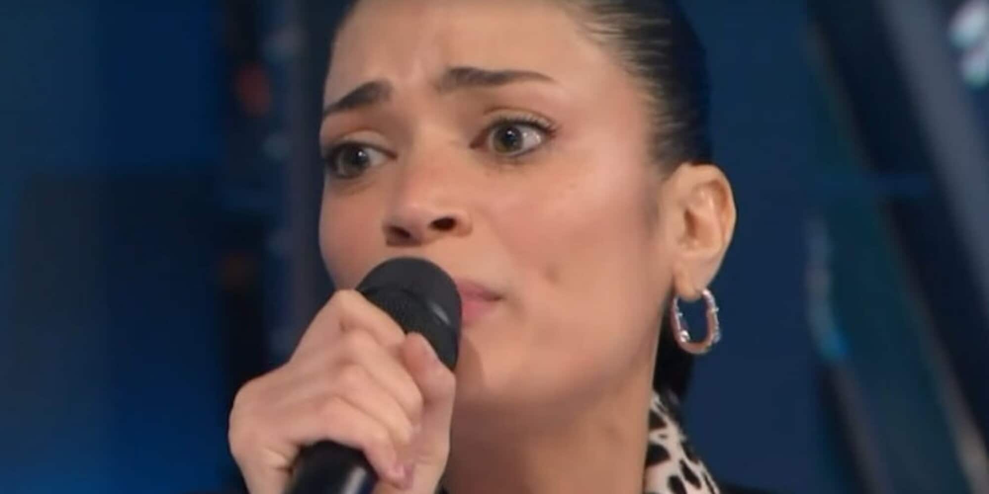 Elodie Si Scaglia Contro I Gos