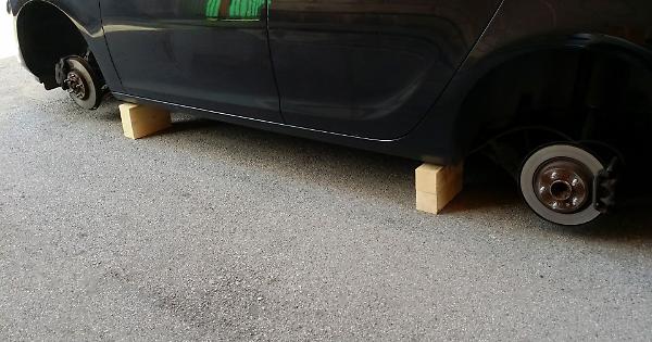 Furto Di Pneumatici In Pieno C