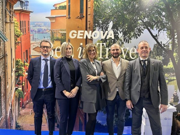 Genova Lancia Un Agente Turist