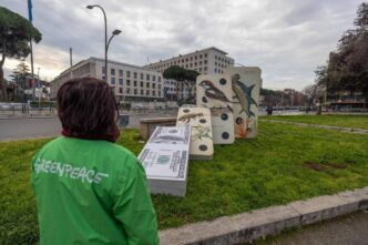 Greenpeace Lancia Un Allerta P
