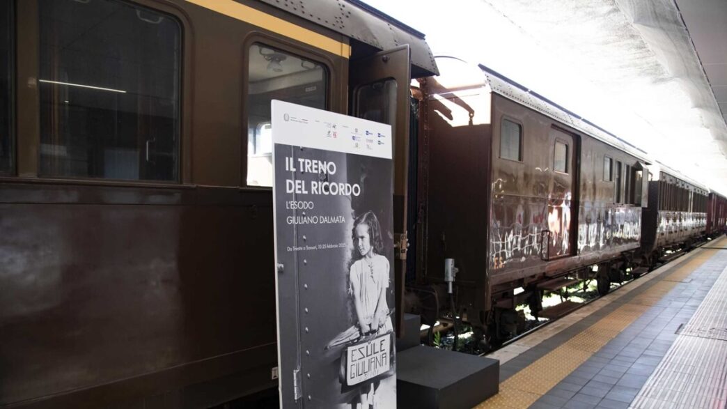 Il 22Treno Del Ricordo22 Attrave