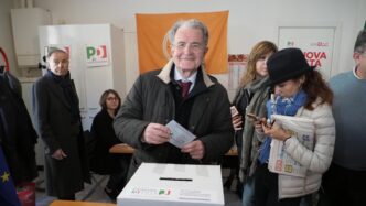 Il Pd Di Bologna Taglia Le Sed