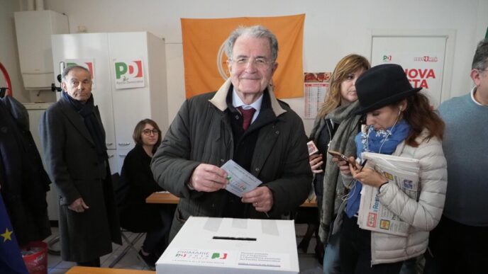 Il Pd Di Bologna Taglia Le Sed