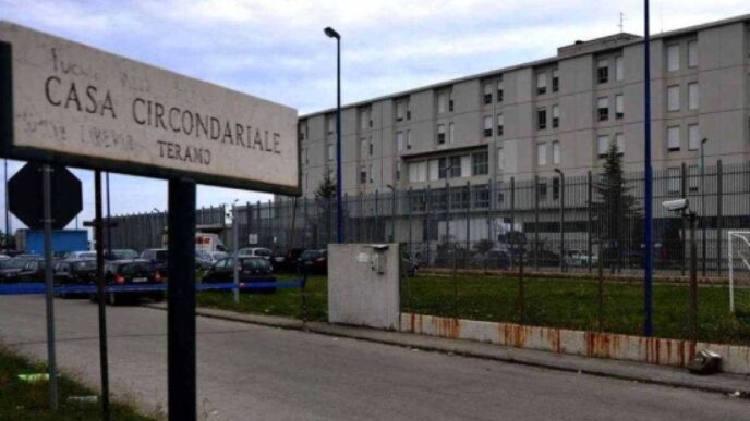 Il Carcere Di Teramo Al Centro