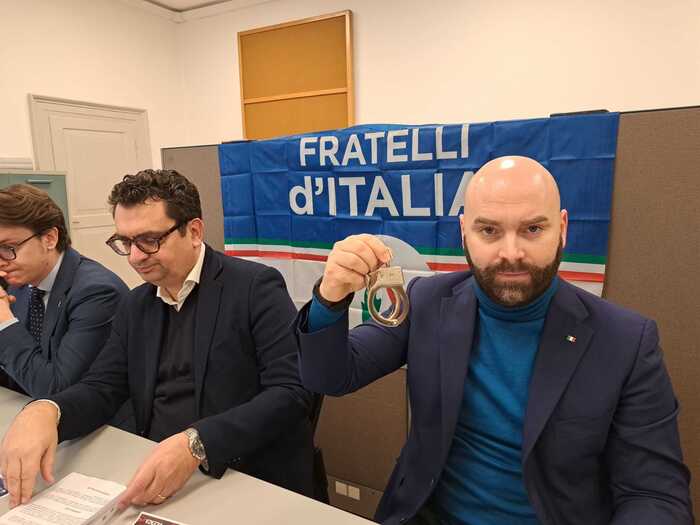 Il Governo Locale Contro I Cen