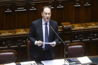 Il Governo Risponde Alle Accus