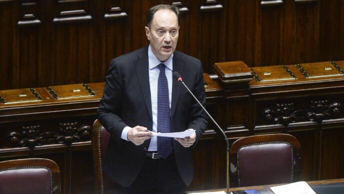 Il Governo Risponde Alle Accus