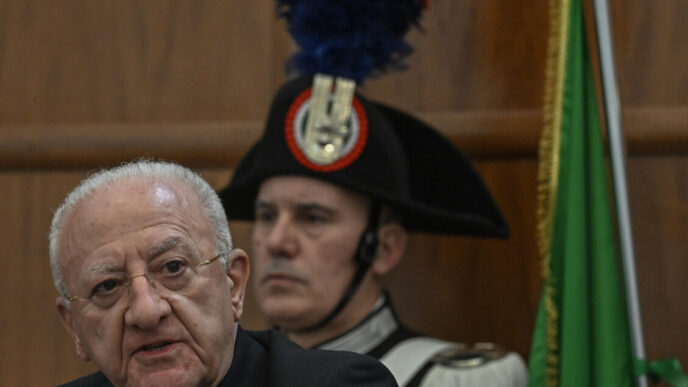 Il Presidente De Luca Critica