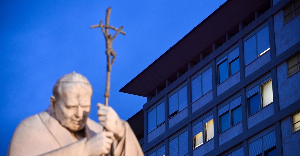 Il Ricovero Del Papa3A La Verit