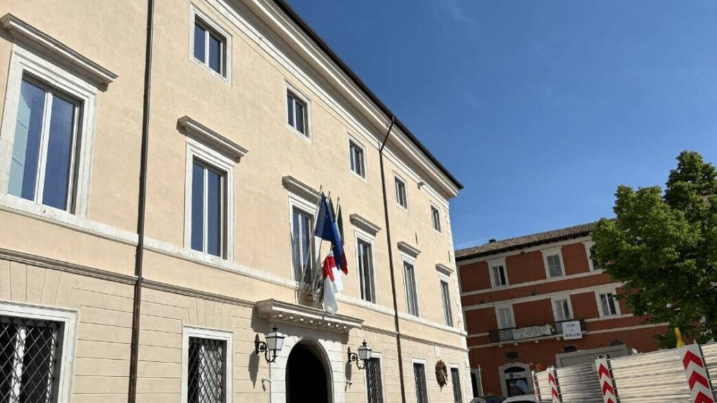 Il Sindaco Dell27Aquila Invita
