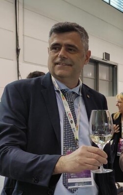 Il Vino Tra Cultura E Nuove Re