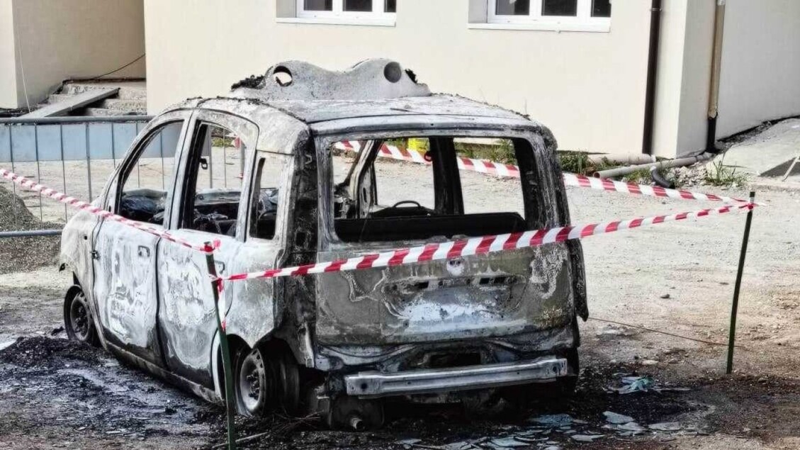 Incendio Distrugge Auto Della
