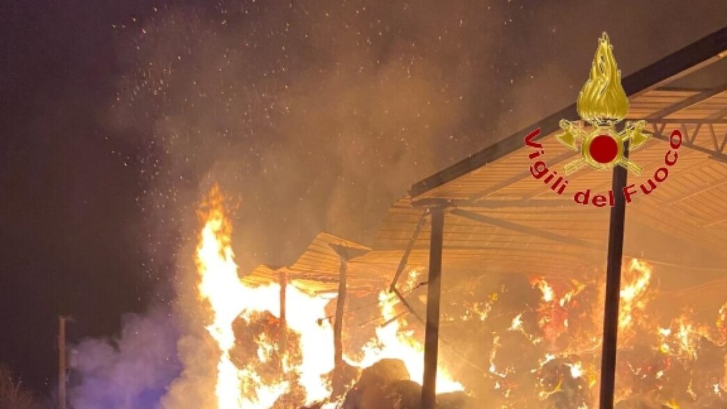 Incendio Distrugge Deposito Ag
