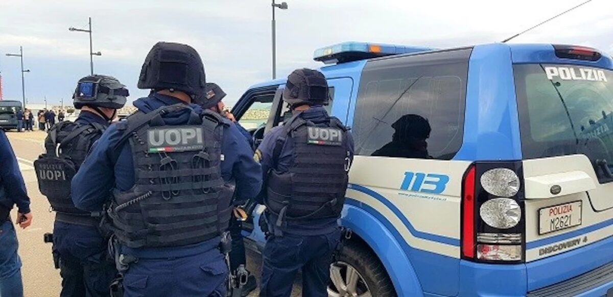 Intervento Della Polizia A San