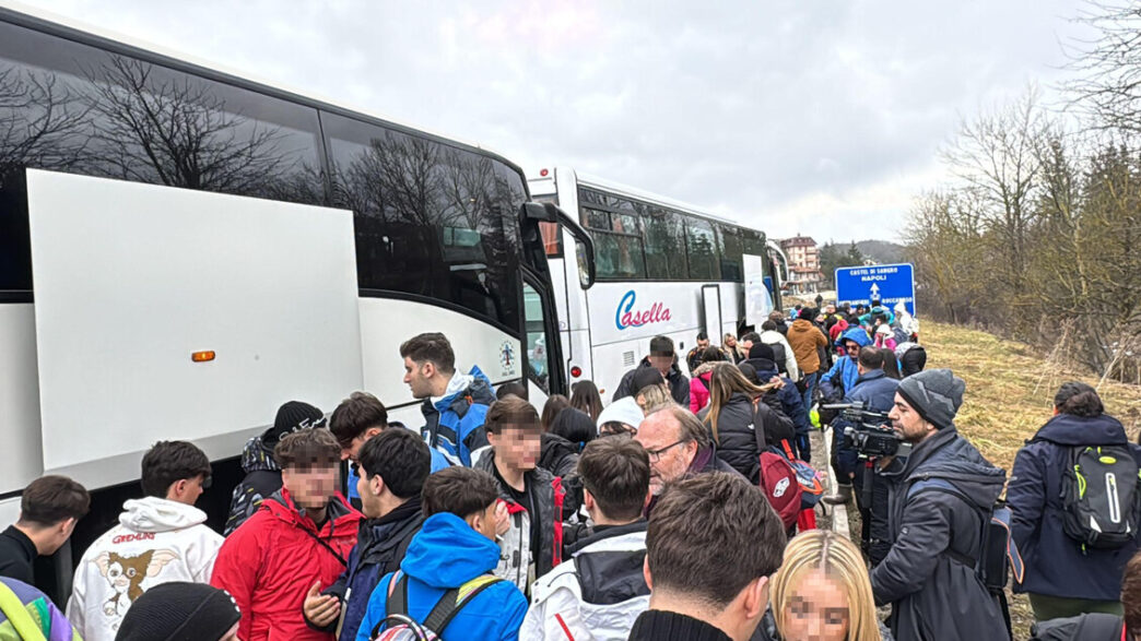 L27Invasione Di Turisti Nelle L