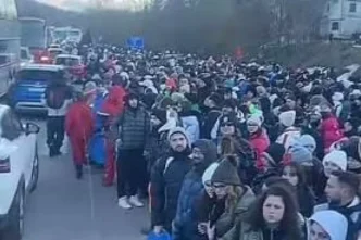 Le28099Invasione Di Turisti A Rocca