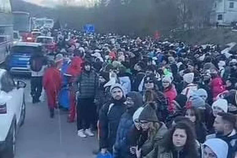 Le28099Invasione Di Turisti A Rocca