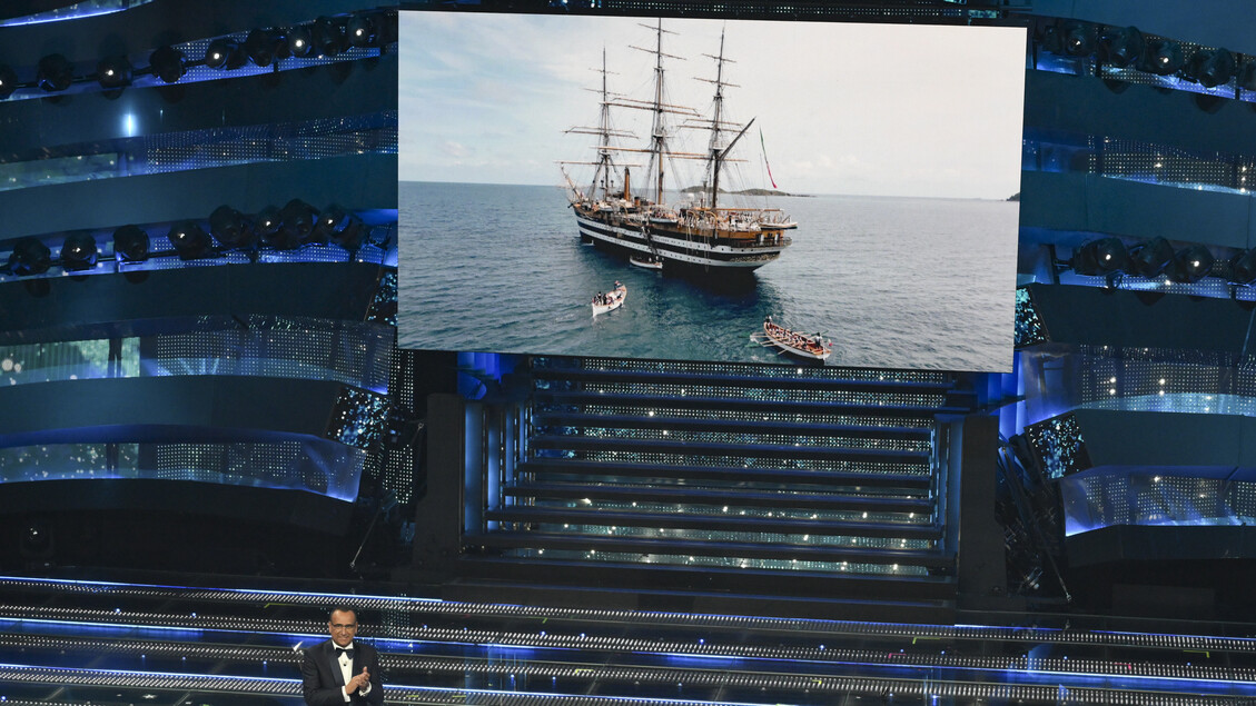 La Nave Amerigo Vespucci E Il