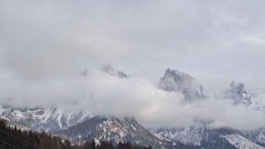 La Neve Avvolge Le Dolomiti3A I
