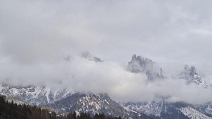 La Neve Avvolge Le Dolomiti3A I