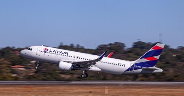 Latam Airlines Lancia La Rotta