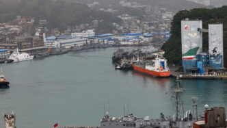 Marina Usa In Azione3A Attraver