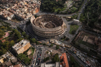 Migliaia Di Visitatori Affolla
