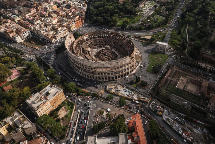 Migliaia Di Visitatori Affolla