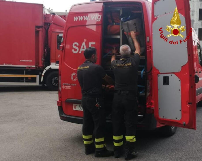 Milano3A Vigili Del Fuoco Salva