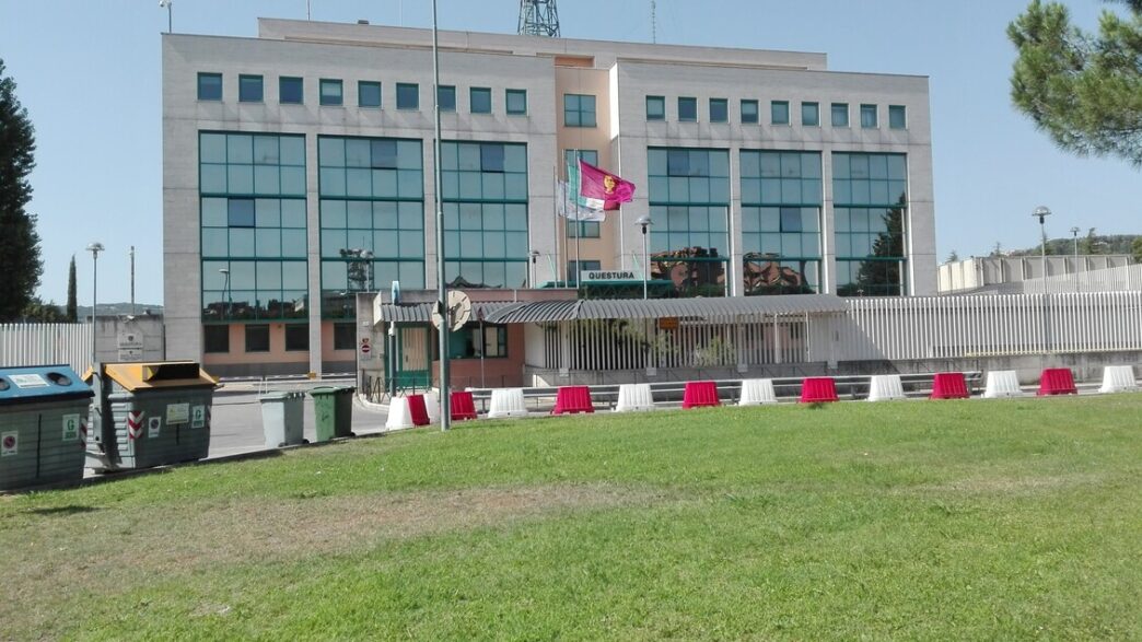 Minorenne Accusato Di Atti Per