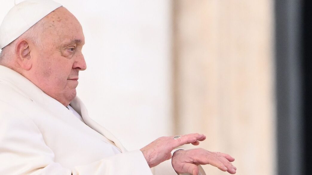 Papa Francesco Esorta Le Forze
