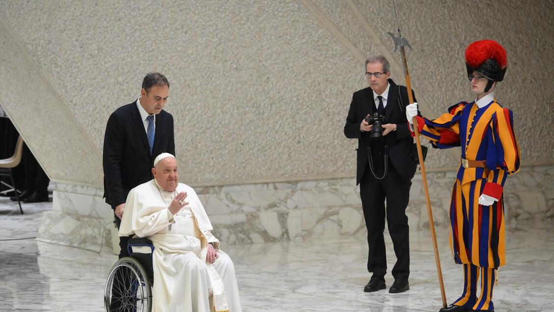 Papa Francesco Interrompe L27Ud