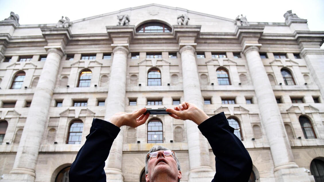 Piazza Affari3A Debolezza E Pre