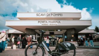 Pompei E Scafati Abbracciano I
