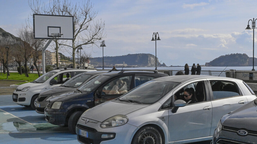 Pozzuoli In Preghiera3A La Comu