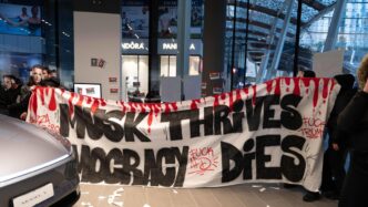 Protesta A Milano Contro Musk3A