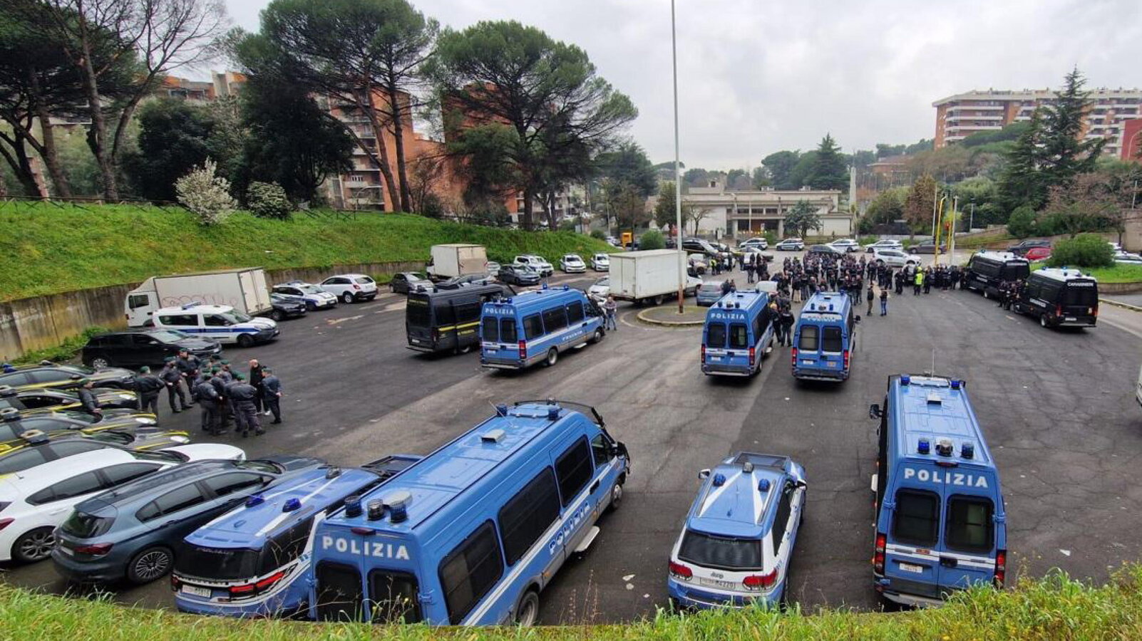Quarticciolo3A La Comunitc3A0 Si M