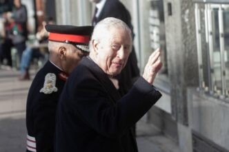 Re Carlo Esprime Ammirazione P