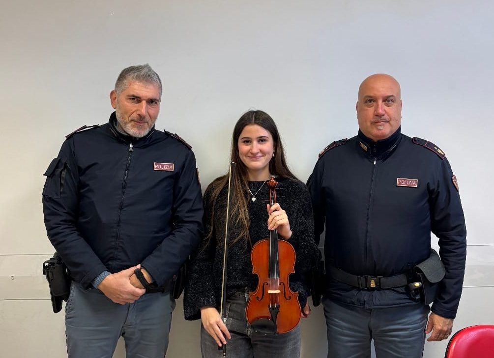 Ritrovato Il Violino Di Una Gi