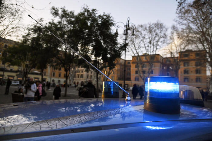Roma2C 15Enne Accoltellato In U