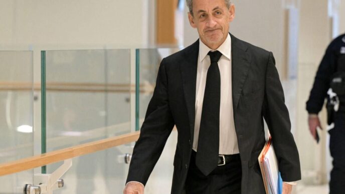 Sarkozy Annuncia La Sospension